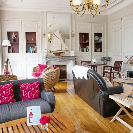 Hotel La Villefromoy 4*