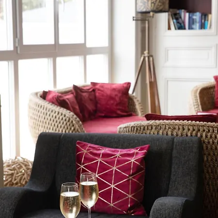 Hotel La Villefromoy 4*