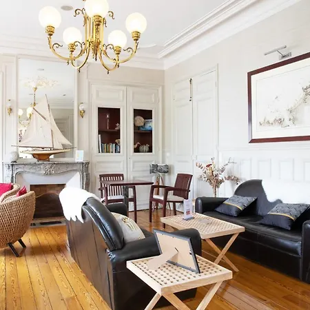 Hotel La Villefromoy 4*